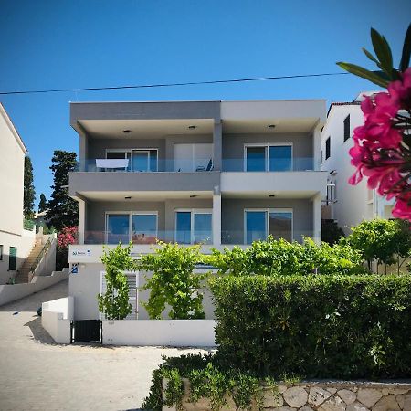 Apartments Luna Novalja Ngoại thất bức ảnh