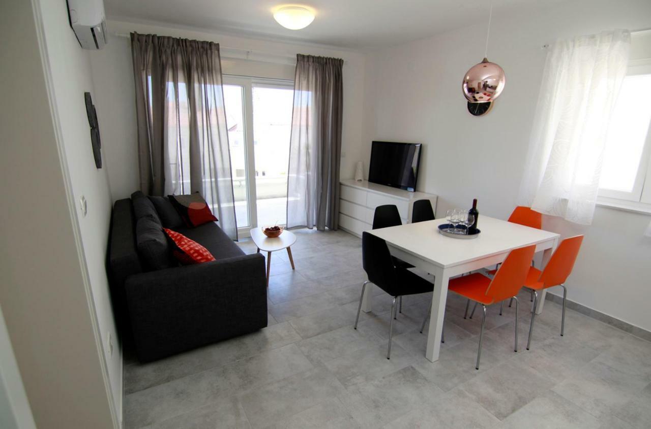 Apartments Luna Novalja Ngoại thất bức ảnh
