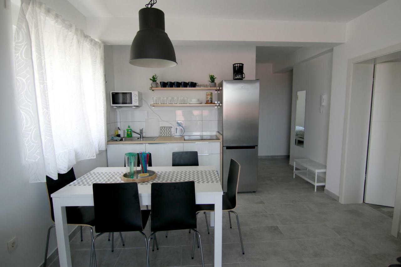 Apartments Luna Novalja Ngoại thất bức ảnh