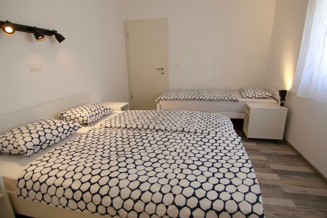 Apartments Luna Novalja Ngoại thất bức ảnh