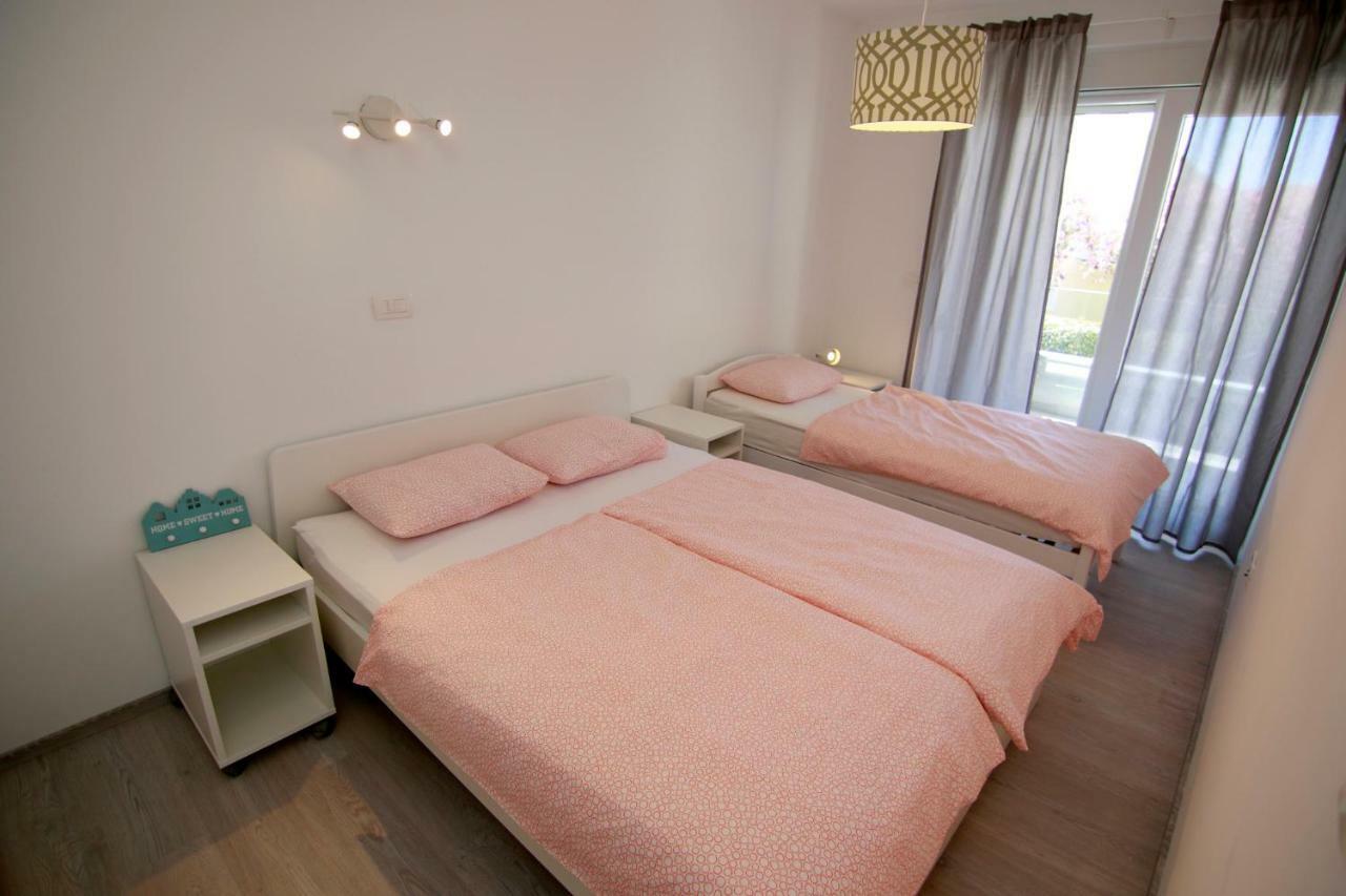 Apartments Luna Novalja Ngoại thất bức ảnh