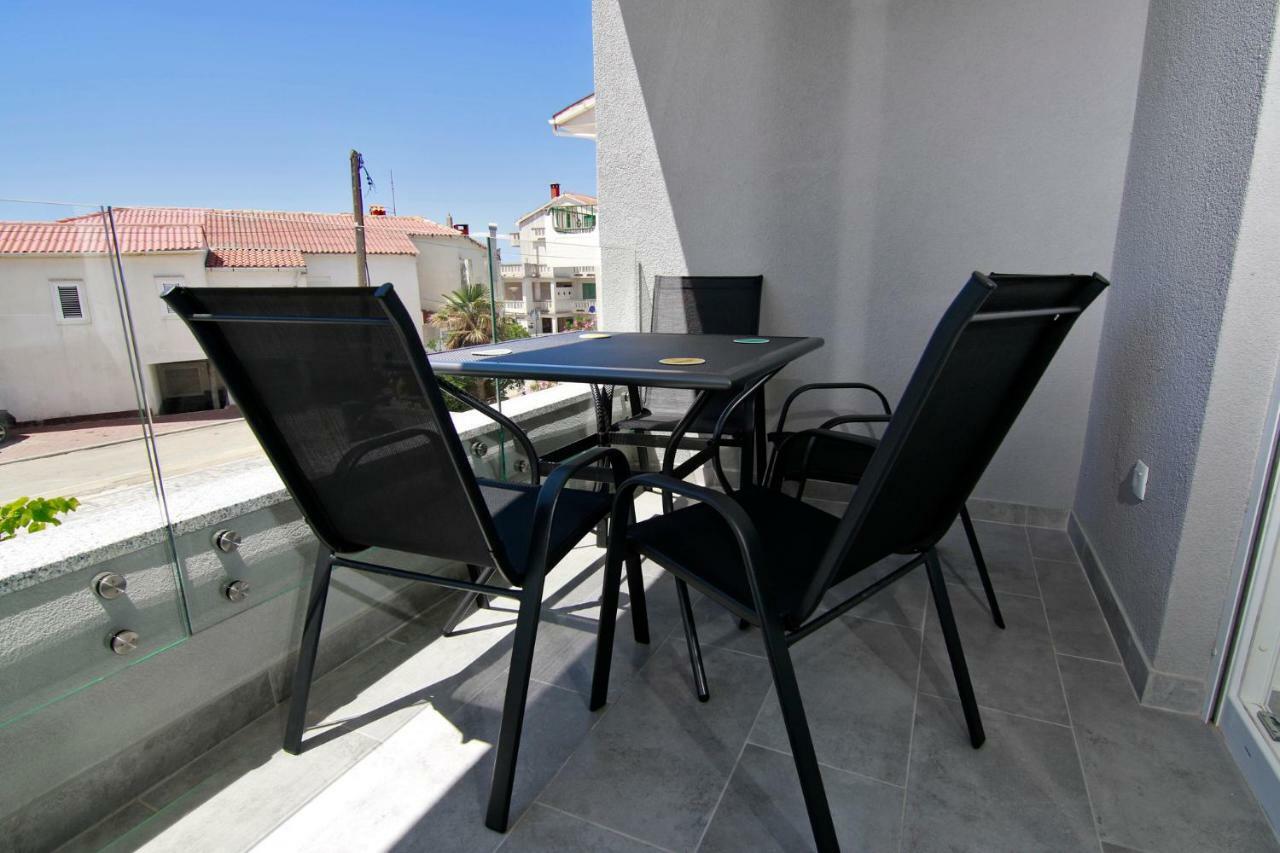 Apartments Luna Novalja Ngoại thất bức ảnh