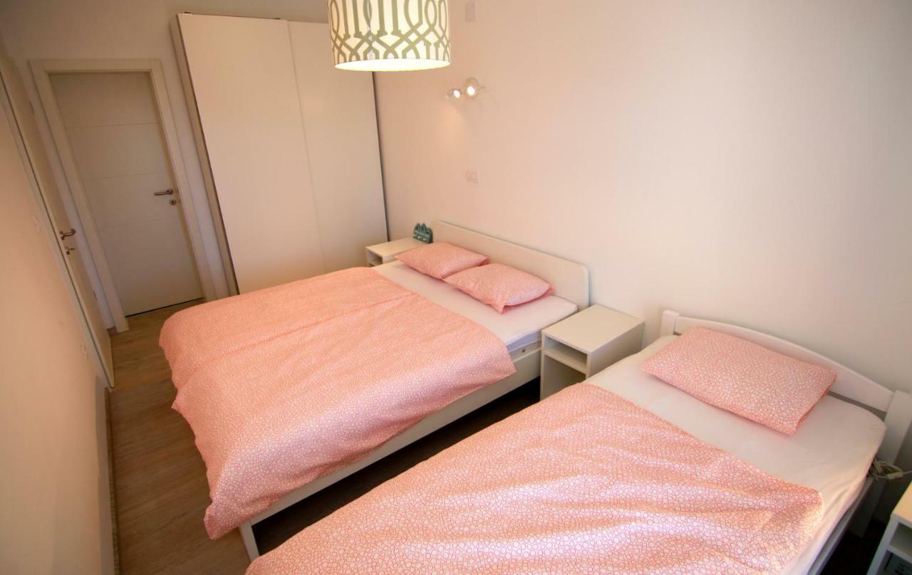 Apartments Luna Novalja Ngoại thất bức ảnh