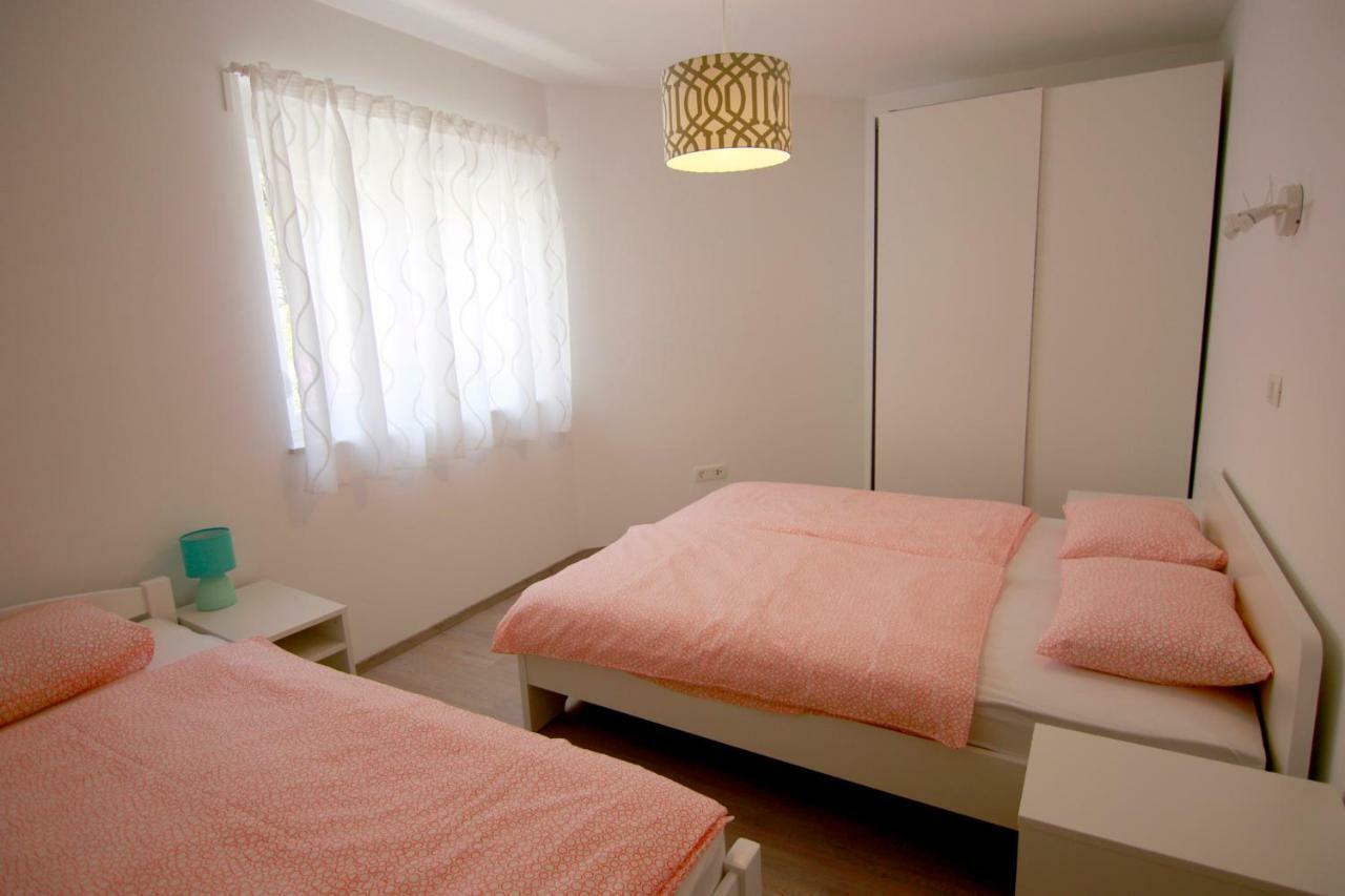 Apartments Luna Novalja Ngoại thất bức ảnh