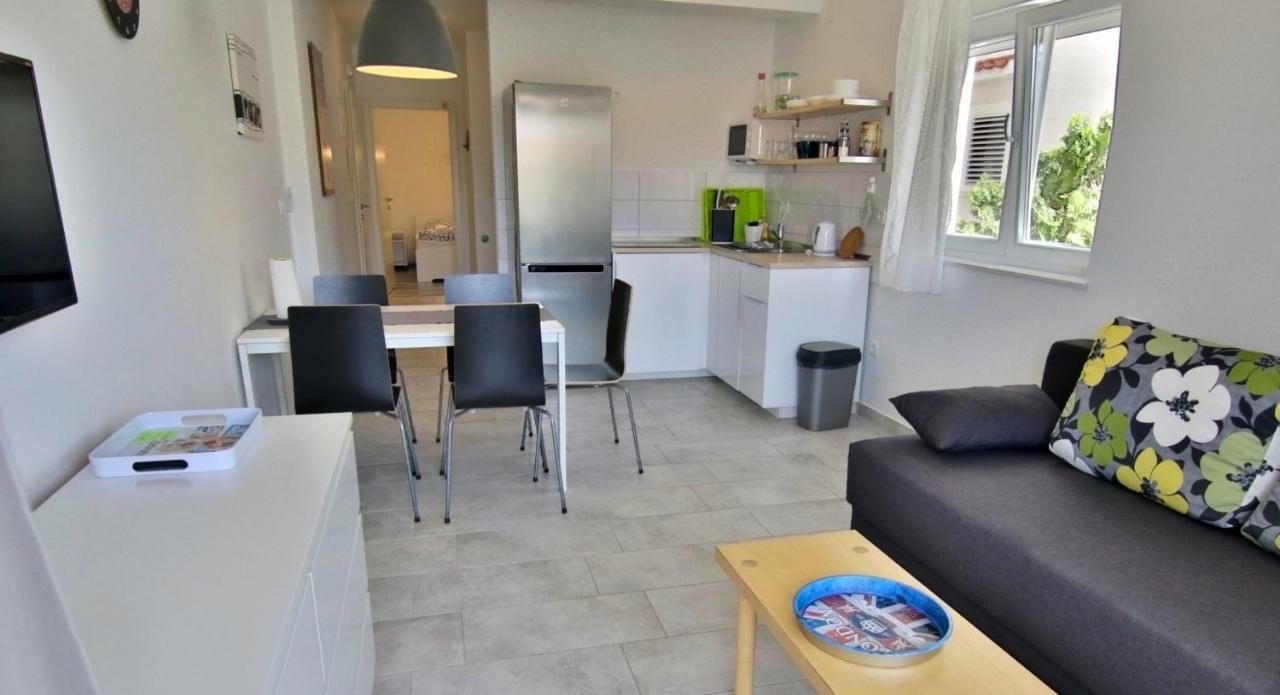 Apartments Luna Novalja Ngoại thất bức ảnh