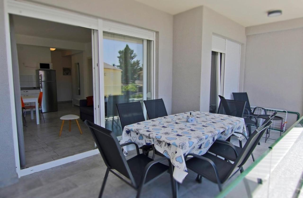 Apartments Luna Novalja Ngoại thất bức ảnh
